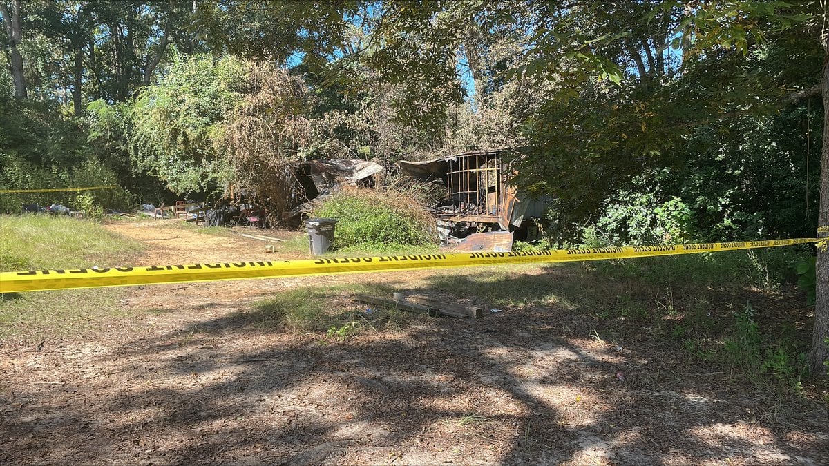 An elderly couple in Cairo tragically dies following a structure fire early Monday morning.
