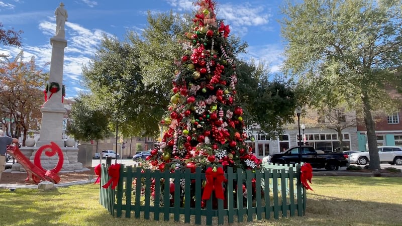 Valdosta, Lowndes gear up to kick off holiday season.